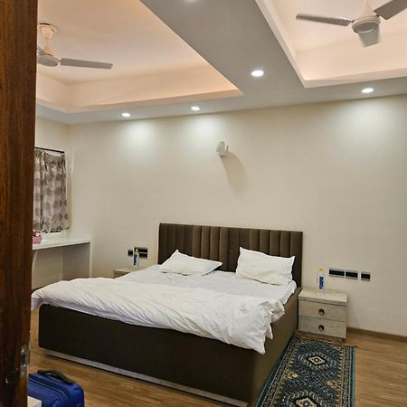 Villa In Vrindavan, Hare Krishna M Kültér fotó