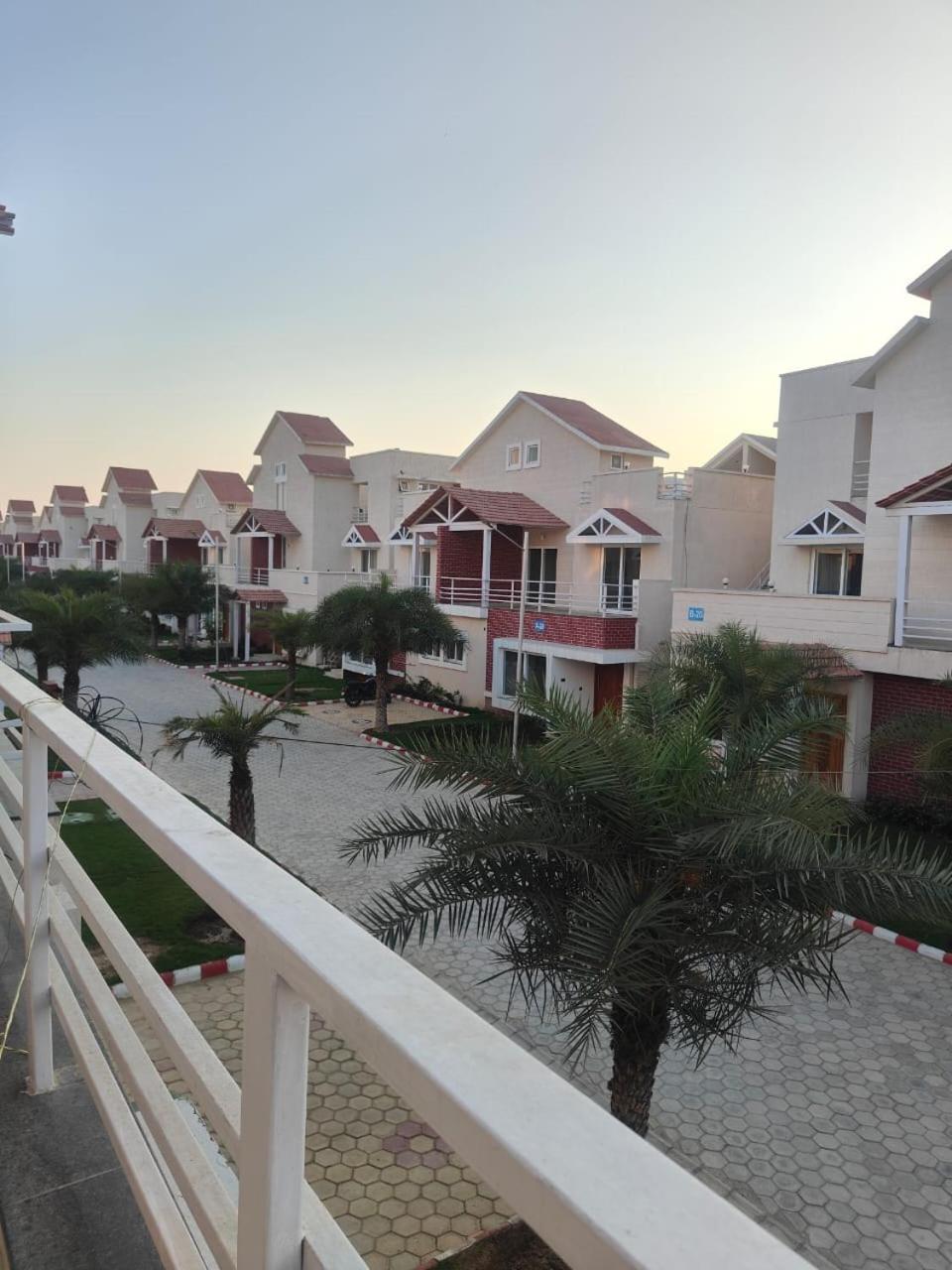 Villa In Vrindavan, Hare Krishna M Kültér fotó