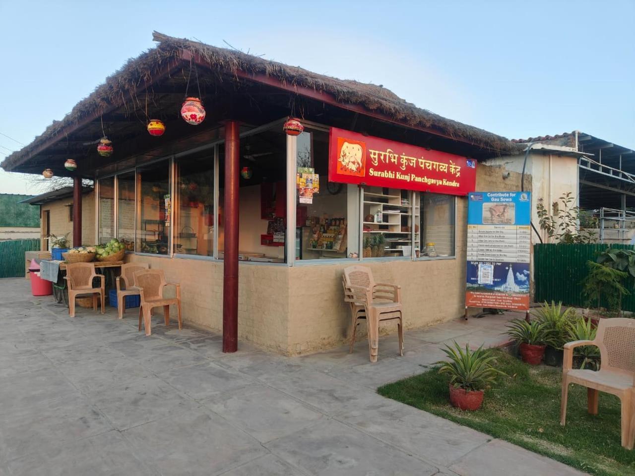 Villa In Vrindavan, Hare Krishna M Kültér fotó